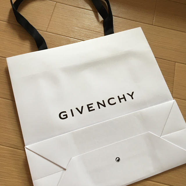 GIVENCHY(ジバンシィ)のジバンシイ 紙袋 レディースのバッグ(ショップ袋)の商品写真
