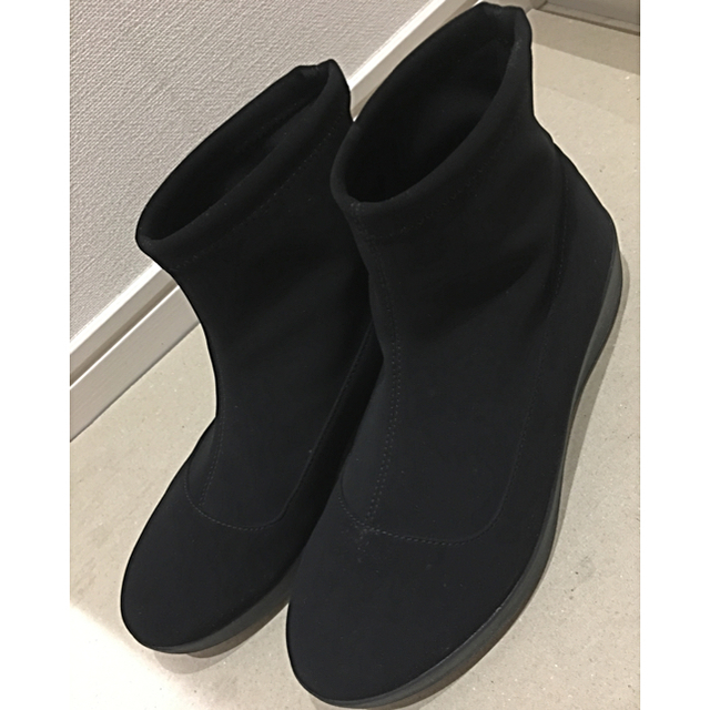 fitflop(フィットフロップ)のFitflop   OLIVIA

Faux Suede Booties

 レディースの靴/シューズ(ブーツ)の商品写真