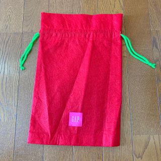 ギャップ(GAP)のGAP 23.5X37.5X5.5cm 赤 ギフト袋です(ショップ袋)