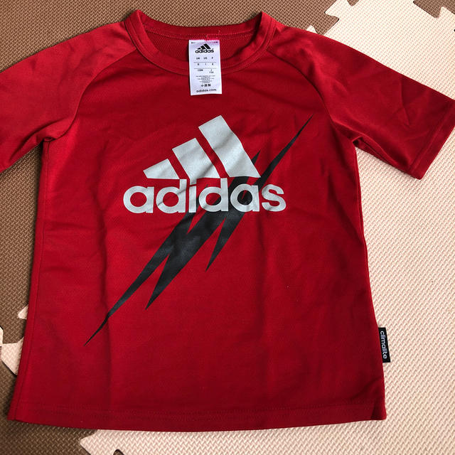 adidas(アディダス)のadidas Tシャツ 男子 110 キッズ/ベビー/マタニティのキッズ服男の子用(90cm~)(Tシャツ/カットソー)の商品写真