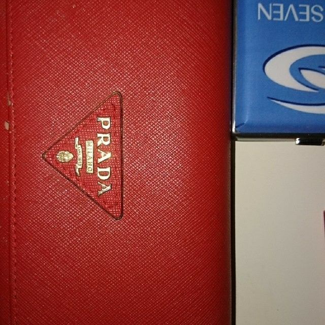 好きに PRADA - PRADAプラダ❗サフィアーノ財布❗PRADAマークロゴ赤金
