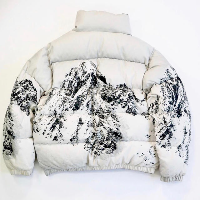 Supreme(シュプリーム)のFirst Down ファーストダウン　L サイズ　白　雪山　weber  メンズのジャケット/アウター(ダウンジャケット)の商品写真
