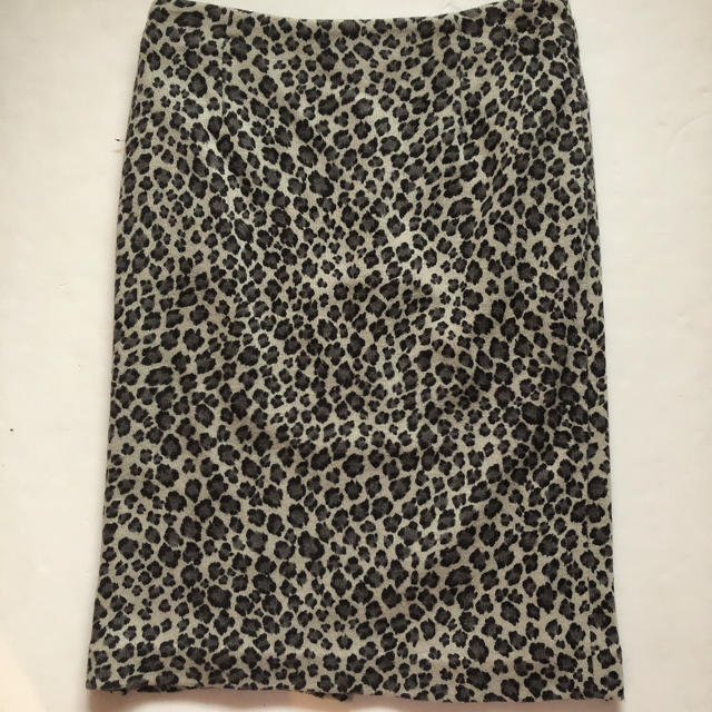 pool studio(プールスタジオ)の【美品】アニマル柄♡グレー♡タイト スカート  レディースのスカート(ひざ丈スカート)の商品写真