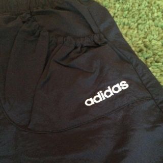 アディダス(adidas)のadidasスカート(ひざ丈スカート)