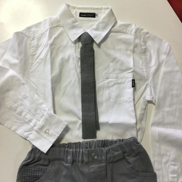 BeBe(ベベ)のビバ様専用　BeBe ネクタイ付きブラウス&パンツセット キッズ/ベビー/マタニティのキッズ服男の子用(90cm~)(ドレス/フォーマル)の商品写真