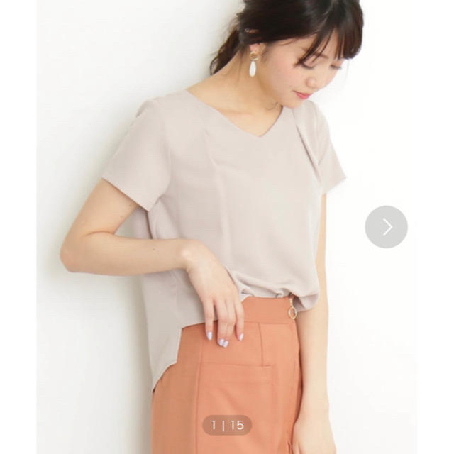 N.Natural beauty basic(エヌナチュラルビューティーベーシック)のグレーのブラウス レディースのトップス(シャツ/ブラウス(半袖/袖なし))の商品写真