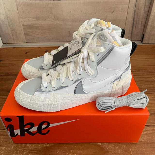 NIKE(ナイキ)の送料込み 26.5cm nike sacai blazer mid メンズの靴/シューズ(スニーカー)の商品写真