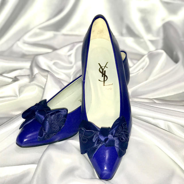 Yves Saint Laurent Beaute(イヴサンローランボーテ)のイブサンローラン 361/2 ヒール ローヒール パンプス リボン 刺繍 レディースの靴/シューズ(ハイヒール/パンプス)の商品写真
