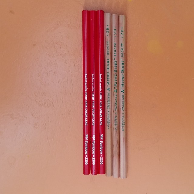 トンボ鉛筆(トンボエンピツ)の赤鉛筆　鉛筆 エンタメ/ホビーのアート用品(色鉛筆)の商品写真
