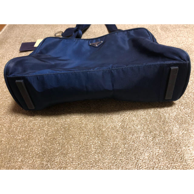 PRADA(プラダ)のPRADA バック 紺色 ナイロン製 レディースのバッグ(ハンドバッグ)の商品写真