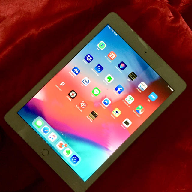 【週末限定超特価・美品】iPad5 32GB 第五世代モデル  新品液晶パネル！