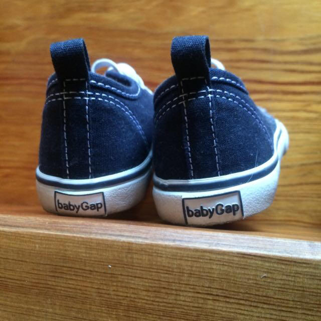 babyGAP(ベビーギャップ)のbaby gap キッズ/ベビー/マタニティのキッズ靴/シューズ(15cm~)(スニーカー)の商品写真