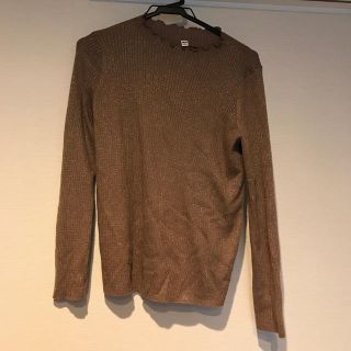 ユニクロ(UNIQLO)のUNIQLO トップス ニット 長袖 フリル ベージュ ラメ リブ(ニット/セーター)