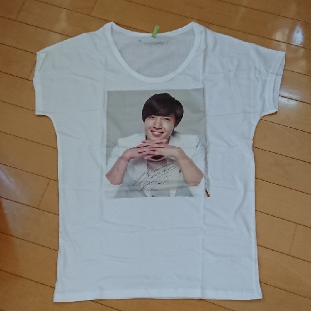 THE FACE SHOP(ザフェイスショップ)のキム・ヒョンジュン THE FACE SHOP Tシャツ エンタメ/ホビーのタレントグッズ(アイドルグッズ)の商品写真