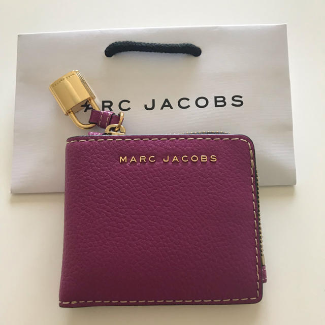 MARC BY MARC JACOBS(マークバイマークジェイコブス)のMARC JACOBS  マークジェイコブス 2つ折り財布  【再値下げ】 レディースのファッション小物(財布)の商品写真