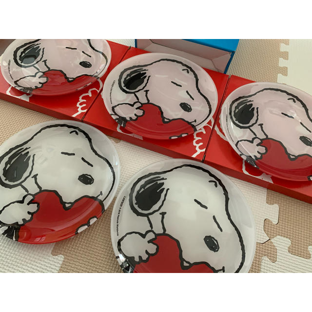 SNOOPY(スヌーピー)のスヌーピー　ガラスプレート5枚&ガラスのうつわ1つセット インテリア/住まい/日用品のキッチン/食器(食器)の商品写真