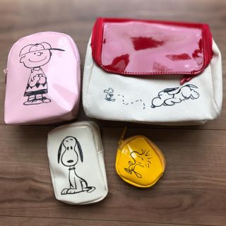 ピーナッツ(PEANUTS)のスヌーピーのおうちと仲間たち、ポーチ4個セット(ポーチ)