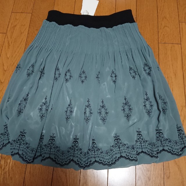 axes femme(アクシーズファム)のaxes femme グリーンのスカート 未使用 レディースのスカート(ひざ丈スカート)の商品写真