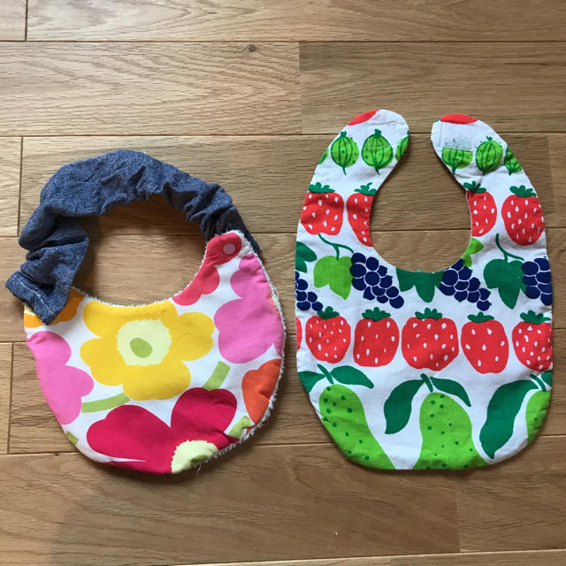 marimekko(マリメッコ)のスタイ 北欧柄 マリメッコ ハンドメイド作品 2枚セット ハンドメイドのキッズ/ベビー(スタイ/よだれかけ)の商品写真