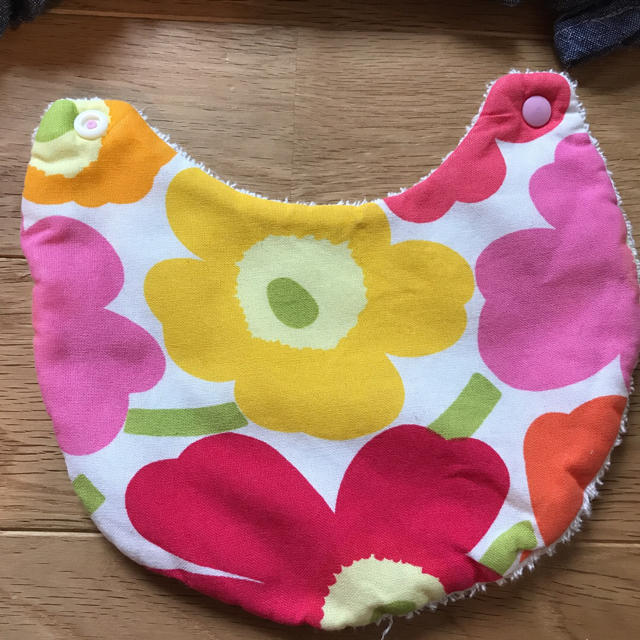 marimekko(マリメッコ)のスタイ 北欧柄 マリメッコ ハンドメイド作品 2枚セット ハンドメイドのキッズ/ベビー(スタイ/よだれかけ)の商品写真