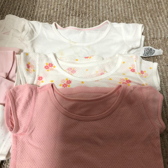 UNIQLO(ユニクロ)のUNIQLO 90 インナーシャツ  キッズ/ベビー/マタニティのキッズ服女の子用(90cm~)(下着)の商品写真