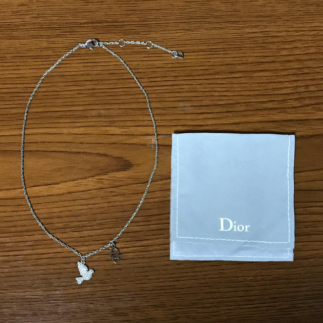 Dior(ディオール)のディオール 鳥モチーフラインストーン付きシルバーネックレス レディースのアクセサリー(ネックレス)の商品写真