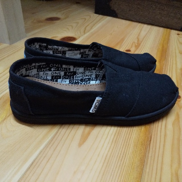 TOMS(トムズ)のTOMS 　キッズ　スリッポン　21　 キッズ/ベビー/マタニティのキッズ靴/シューズ(15cm~)(スリッポン)の商品写真