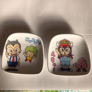 スリーコインズ(3COINS)の3COINSコラボ アラレちゃん 小皿2枚(収納/キッチン雑貨)