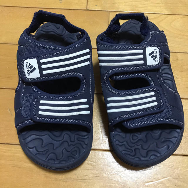 adidas(アディダス)のアディダス　サンダル　19cm キッズ/ベビー/マタニティのキッズ靴/シューズ(15cm~)(サンダル)の商品写真