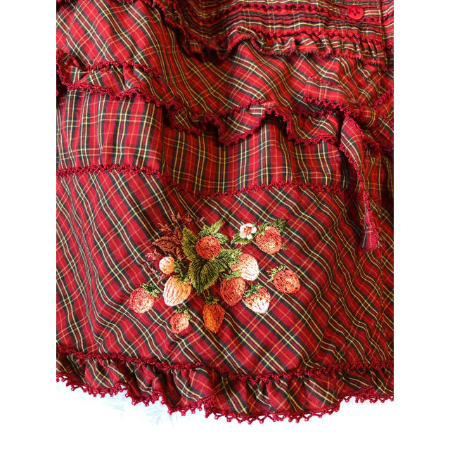 PINK HOUSE(ピンクハウス)のピンクハウス　いちご刺繍が付いたクリスマスっぽい赤系チェックのロングスカート レディースのスカート(ロングスカート)の商品写真