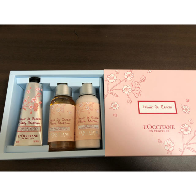 L'OCCITANE(ロクシタン)のロクシタン チェリーブロッサム ファーストキット コスメ/美容のボディケア(ボディローション/ミルク)の商品写真