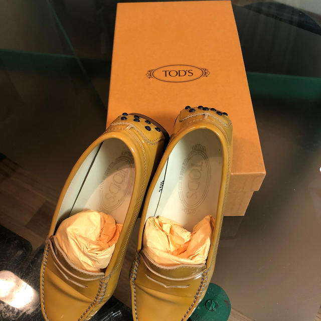 TOD'S(トッズ)の最終お値下げ　TOD’Sエナメルローファー35.1/2 レディースの靴/シューズ(ローファー/革靴)の商品写真