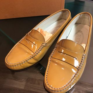 トッズ(TOD'S)の最終お値下げ　TOD’Sエナメルローファー35.1/2(ローファー/革靴)