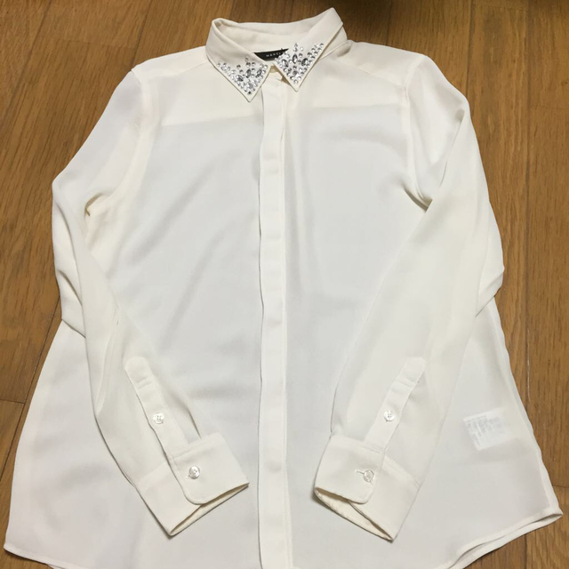 MERCURYDUO(マーキュリーデュオ)のマーキュリー 人気白ワイシャツ！ レディースのトップス(シャツ/ブラウス(長袖/七分))の商品写真