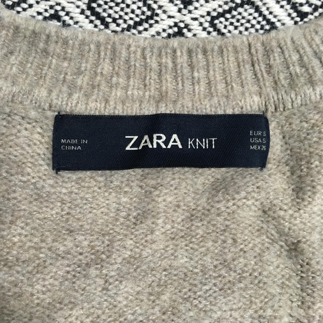 ZARA(ザラ)のVネックニット ZARA(ザラ) レディースのトップス(ニット/セーター)の商品写真