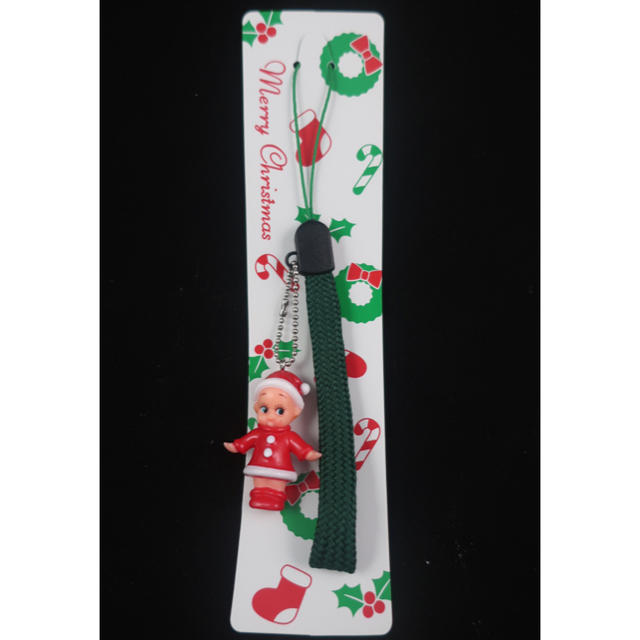 キユーピー(キユーピー)のクリスマス仕様 サンタコスのキューピーストラップ エンタメ/ホビーのおもちゃ/ぬいぐるみ(キャラクターグッズ)の商品写真