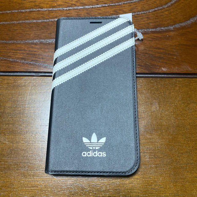 adidas(アディダス)の【iPhone 11】adidas レザー手帳ケース スマホ/家電/カメラのスマホアクセサリー(iPhoneケース)の商品写真