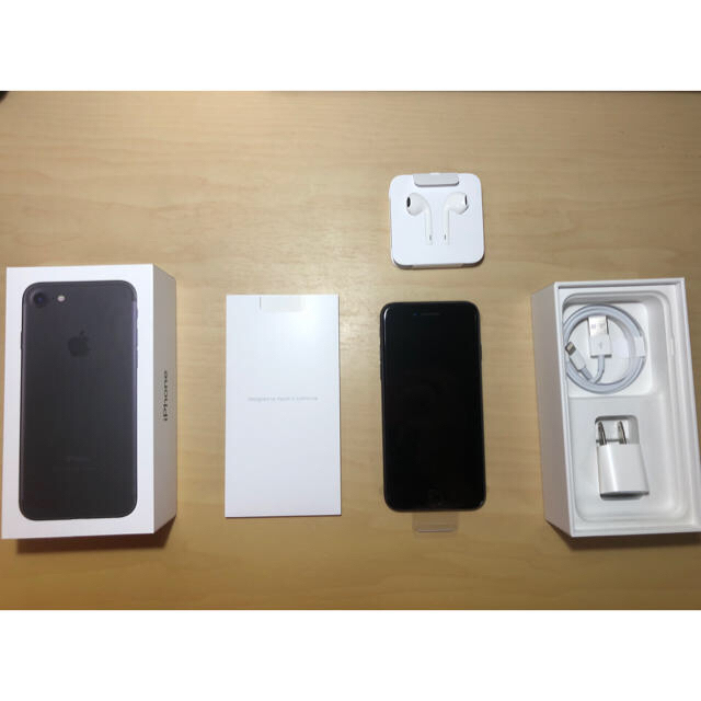 Apple(アップル)の[完全美品] iPhone7 Black 32GB SIMフリー スマホ/家電/カメラのスマートフォン/携帯電話(スマートフォン本体)の商品写真