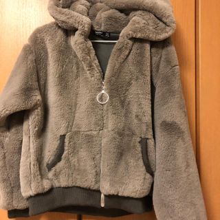 ベルシュカ(Bershka)のbershka フード付き もこもこ アウター(毛皮/ファーコート)