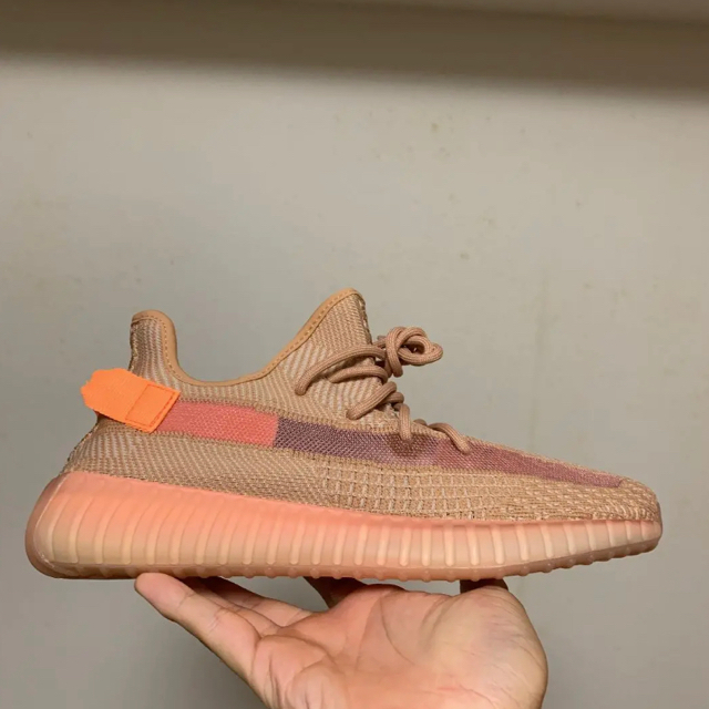 adidas(アディダス)のYEEZY BOOST 350 V2 Clay メンズの靴/シューズ(スニーカー)の商品写真