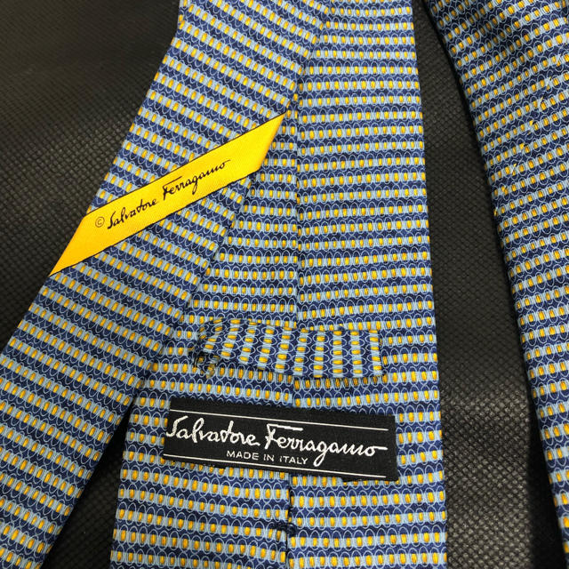 Salvatore Ferragamo(サルヴァトーレフェラガモ)のフェラガモ  ネクタイ 正規品 美品 メンズのファッション小物(ネクタイ)の商品写真