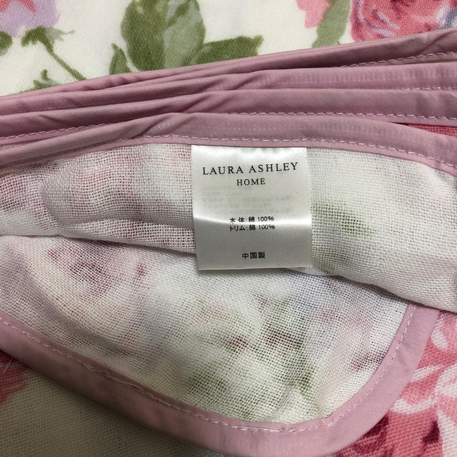 LAURA ASHLEY(ローラアシュレイ)のローズ柄ハーフ ローラアシュレイ インテリア/住まい/日用品の寝具(毛布)の商品写真