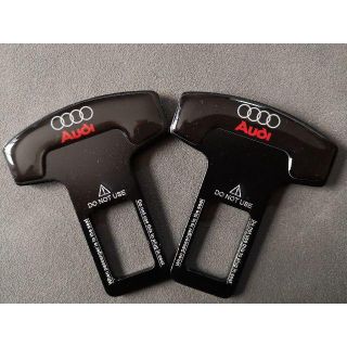 アウディ(AUDI)の★美品 AUDI ロゴ入り バックル式 薄いシートベルトパーツ(車内アクセサリ)