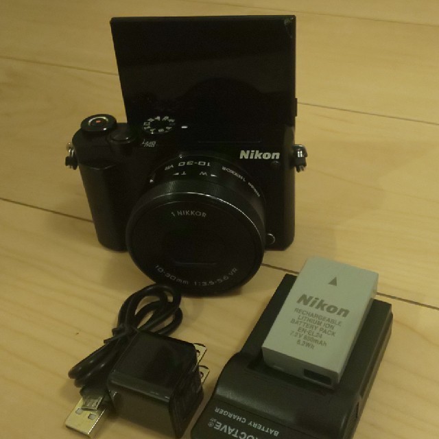 Nikon(ニコン)のNikon1 J5  最終値下げ！！ スマホ/家電/カメラのカメラ(ミラーレス一眼)の商品写真