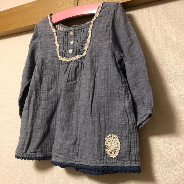 Seraph(セラフ)のセラフ  カットソー  130  紺色 キッズ/ベビー/マタニティのキッズ服女の子用(90cm~)(Tシャツ/カットソー)の商品写真