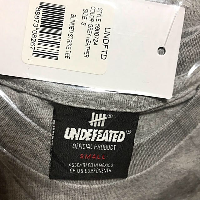 UNDEFEATED(アンディフィーテッド)のUNDEFETED Tシャツ Sサイズ　アンディフィーテッド　★ Grey ★ メンズのトップス(Tシャツ/カットソー(半袖/袖なし))の商品写真