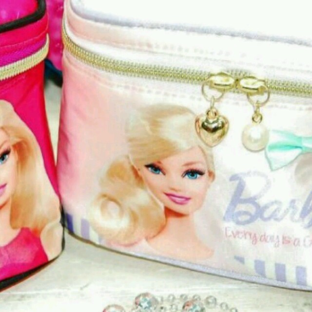Barbie(バービー)のバービーポーチ③ レディースのファッション小物(ポーチ)の商品写真