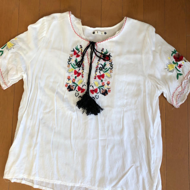 titicaca(チチカカ)のチチカカ　titicaca トップス　刺繍　ポイント消化 レディースのトップス(Tシャツ(半袖/袖なし))の商品写真
