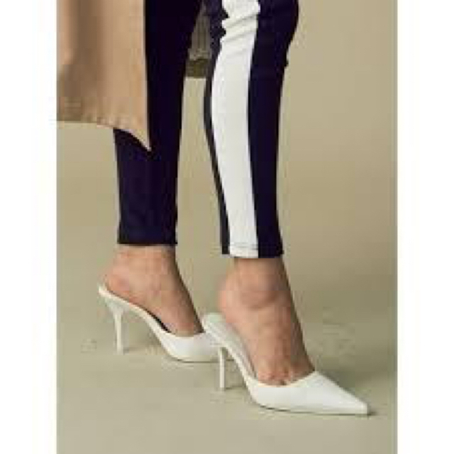 GYDA(ジェイダ)のGYDA ポインテッドミュール ホワイト レディースの靴/シューズ(ハイヒール/パンプス)の商品写真