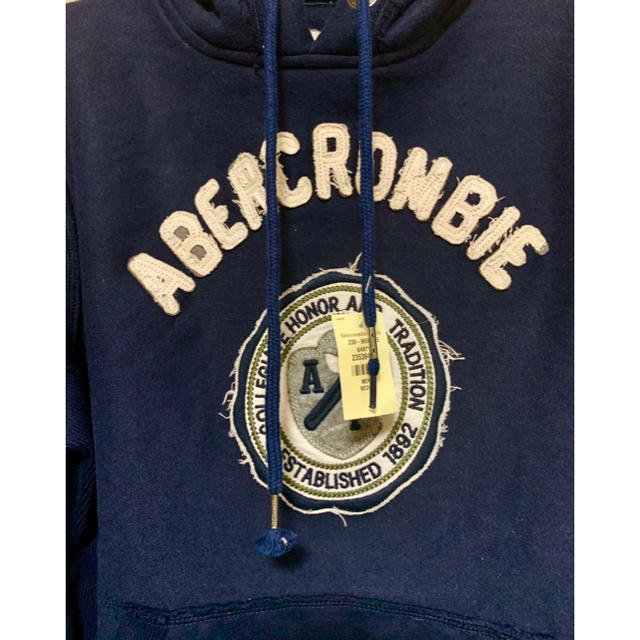 Abercrombie&Fitch(アバクロンビーアンドフィッチ)のアバクロ　パーカー　紺　 メンズのトップス(パーカー)の商品写真